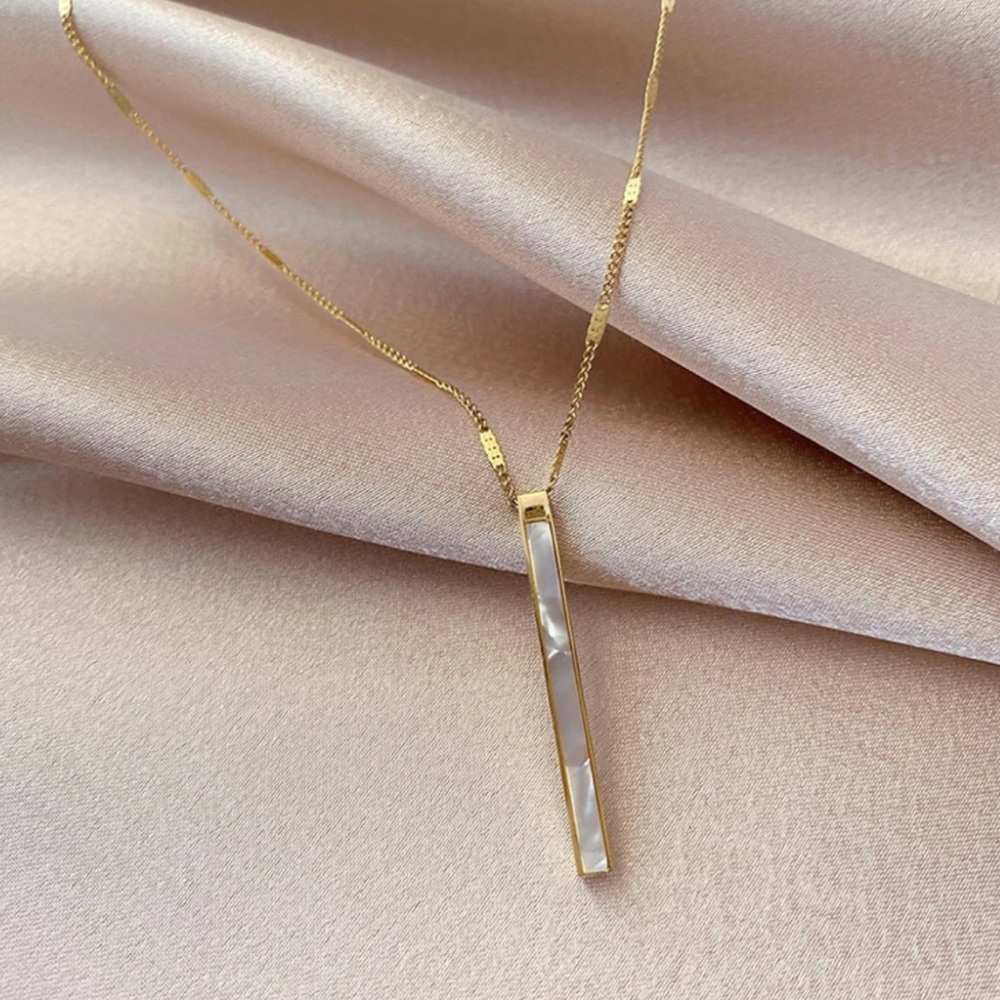 Own and Bold Long Dash Shell Necklace